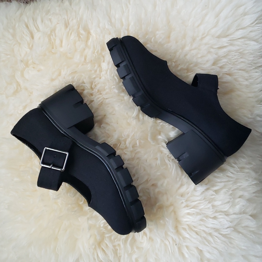 Chunky Mary Jane mid high heels in black